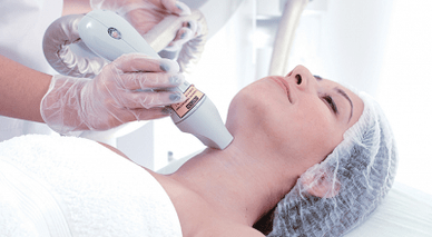How fractional facial skin rejuvenation is performed