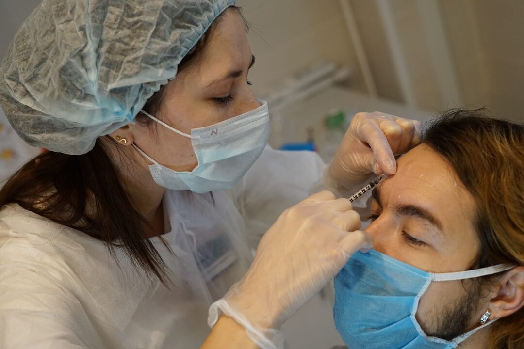 Botulinum therapy - an injection procedure for facial skin renewal