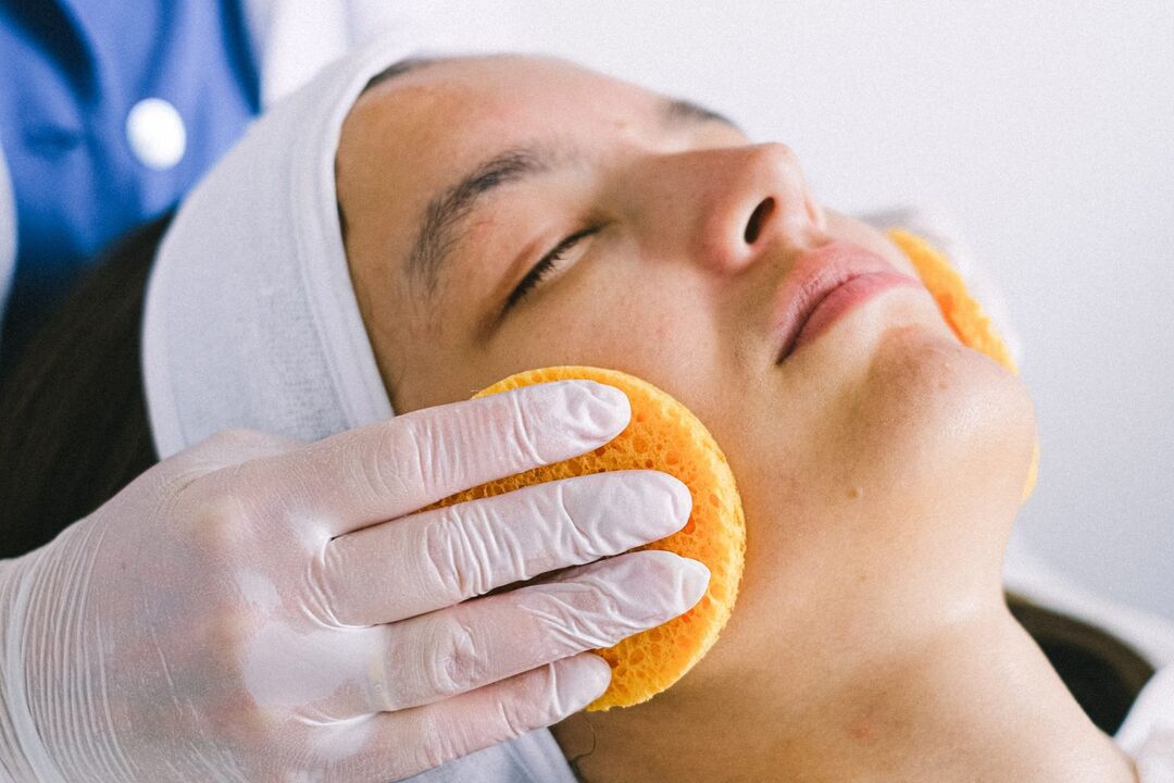Deep cleansing of the facial skin - a necessary procedure from the age of 30