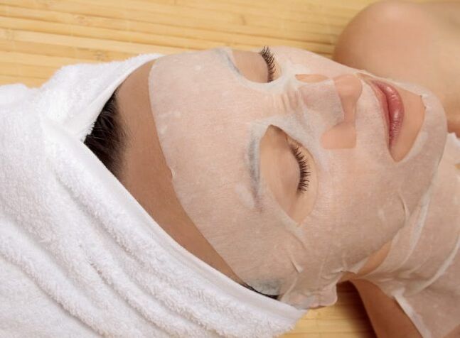 A rejuvenating poultice provides the skin with the moisture it needs